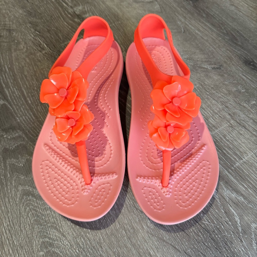 Crocs Serena Floral Embellished Slip-On Sandals Coral Size 4 also fits girls 2.5